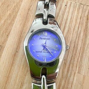 Armitron now ladies iridescent blue silver tone watch NEW BATTERY